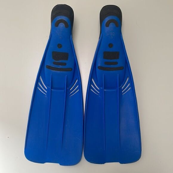 US Divers flippers.  Shoe size youth 12-13.  EUC. - Picture 2 of 4